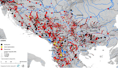 在巴尔干地区，目前在建(黄色)或拟建(红色)的水电站约有2700个。