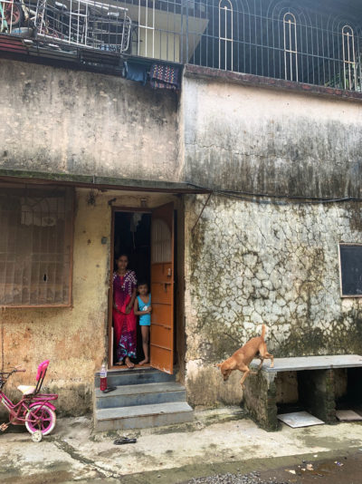 当洪水到达天花板时，这个家庭必须在7月底撤离Badlapur的地板家。
