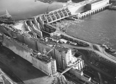 在1956年至1962年之间拍摄的下蛇河上的冰港锁和大坝的建设。