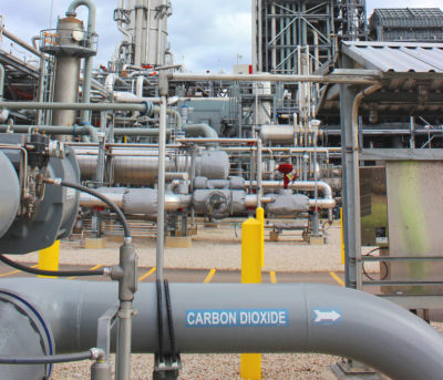 位于休斯敦郊外的佩特拉·诺瓦（Petra Nova）设施每天捕获5,000吨二氧化碳。