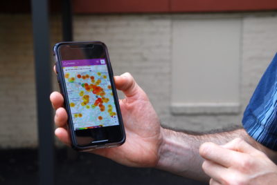 地图上紫色的空气软件显示实时读数匹兹堡地区空气质量的网站。