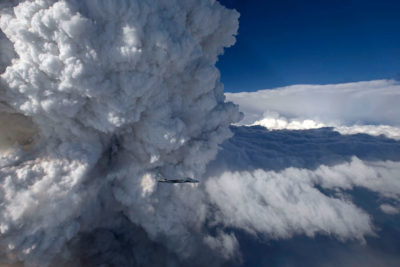 2014年7月，在俄勒冈州南部的一场大火上方形成的火积云。