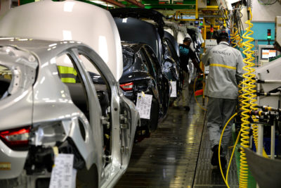 法国汽车制造商雷诺(Renault)在塞纳河畔弗林特(Flins-sur-Seine)工厂的Zoe电动汽车装配线。