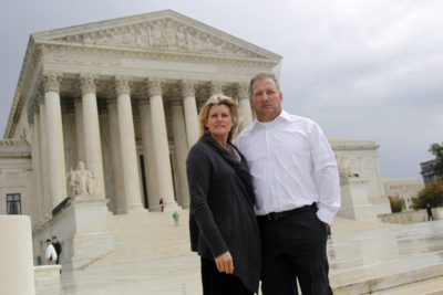 迈克和Chantell Sackett外美国最高法院。
