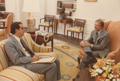1978年，Speth与吉米·卡特（Jimmy Carter）总统在椭圆形办公室里讨论了有关全球环境问题的环境质量委员会的报告。