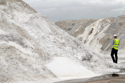 冬季除冰盐的储备Middlewich,英格兰。