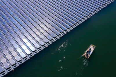 越南达米的浮动太阳能电池板。