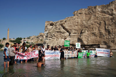 几十年来，活动人士一直在抗议伊利苏大坝的建设，2011年在Hasankeyf举办了类似的活动。